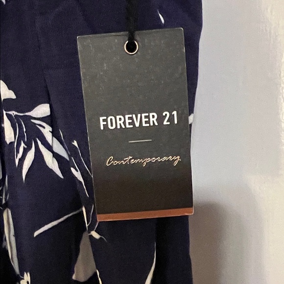 Forever 21 Floral Navy and White Women's Pants - Picture 2 of 9